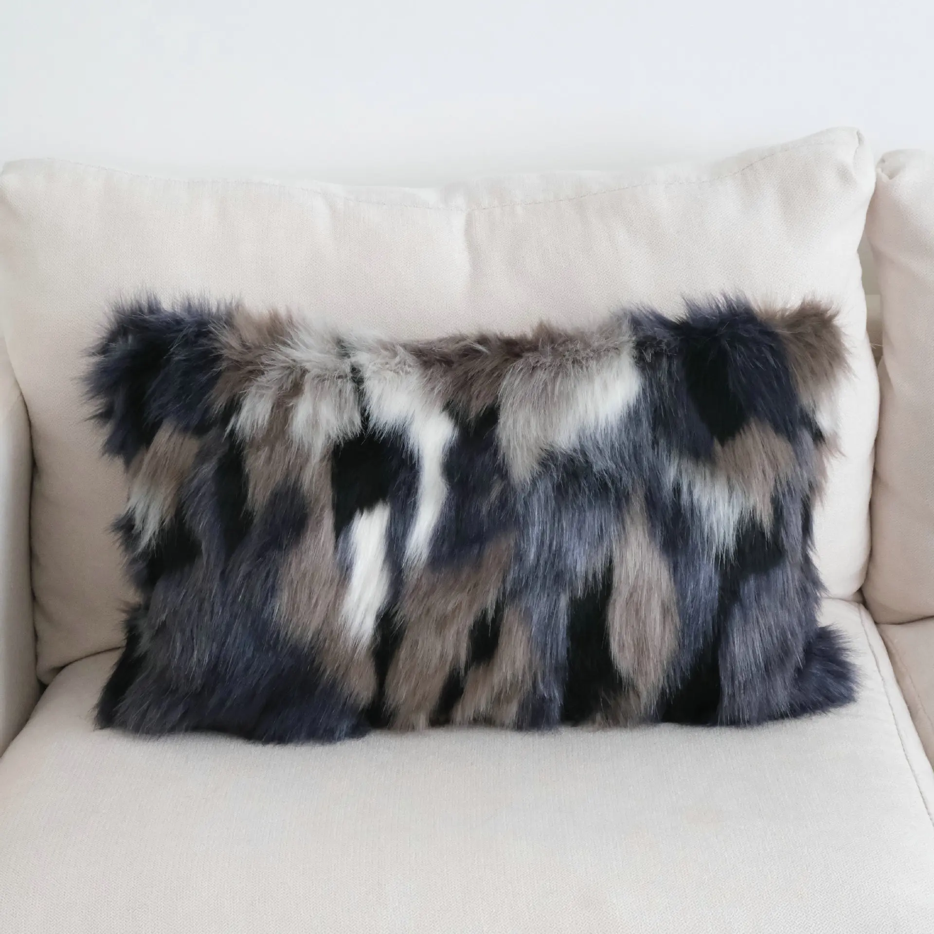 Artificial Fur Cushion Covers Light Luxury Plush Pillow Cases Autumn and Winter Home Pillow Covers Decorative Fluffy Comfortable