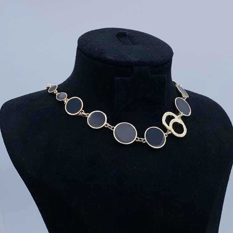 2025 قلادة جديدة عتيقة على شكل حرف خماسي مناسبة للاستخدام اليومي