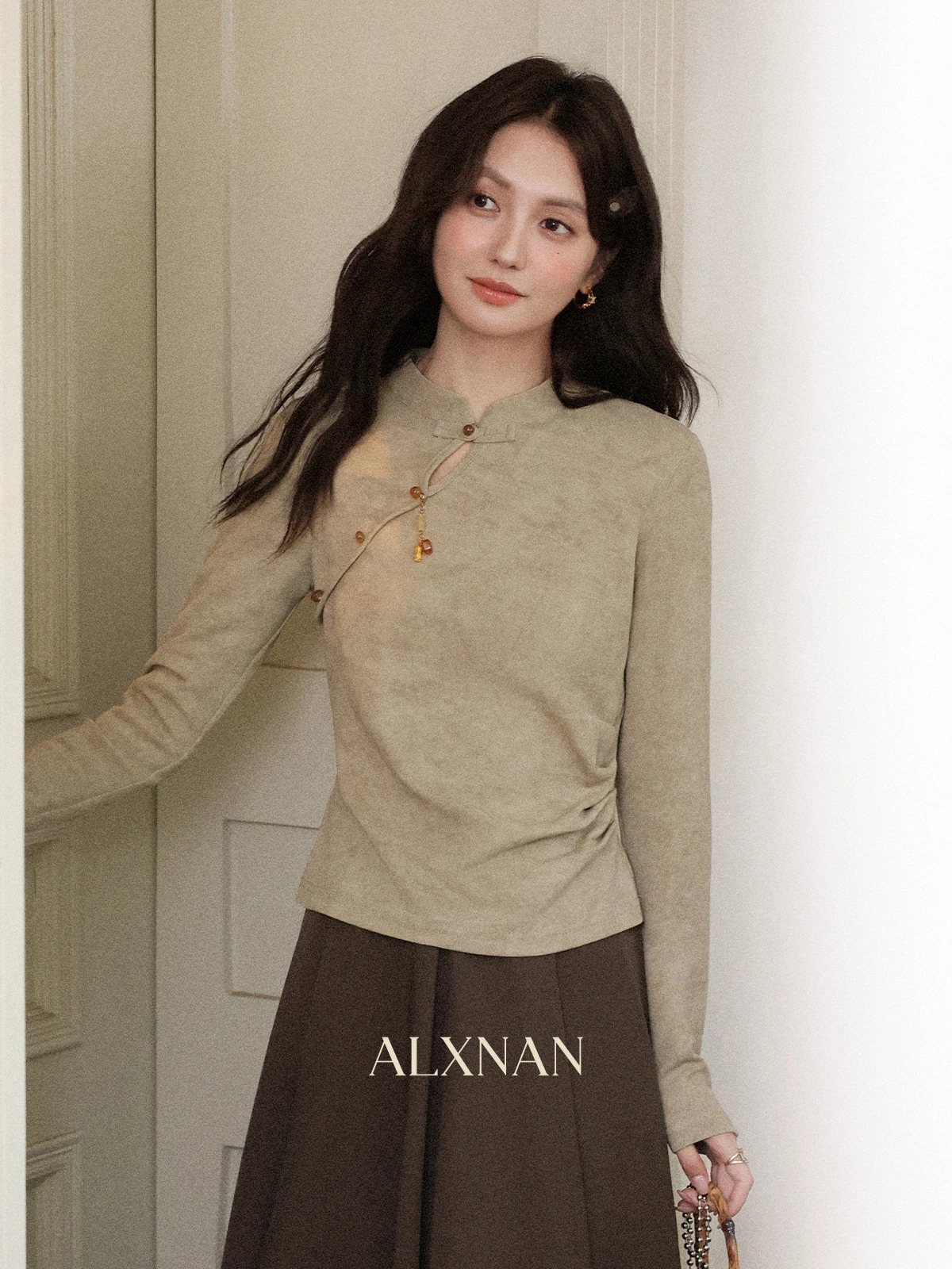 

ALXNAN Women's T-shirt New Chinese Style Cotton Long Sleeve T-shirts Autumn Chic Buckle Design Casual Elegant Tees Female L57266