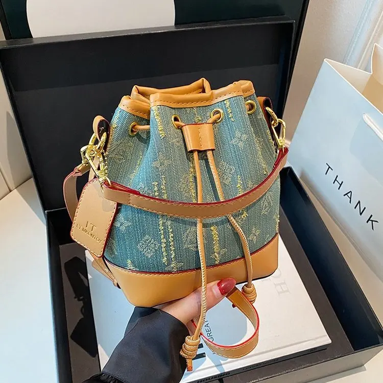 

New Women's Tote Bag Versatile Underarm Shoulder Bag Commuter Handbag Fashionable Large Capacity