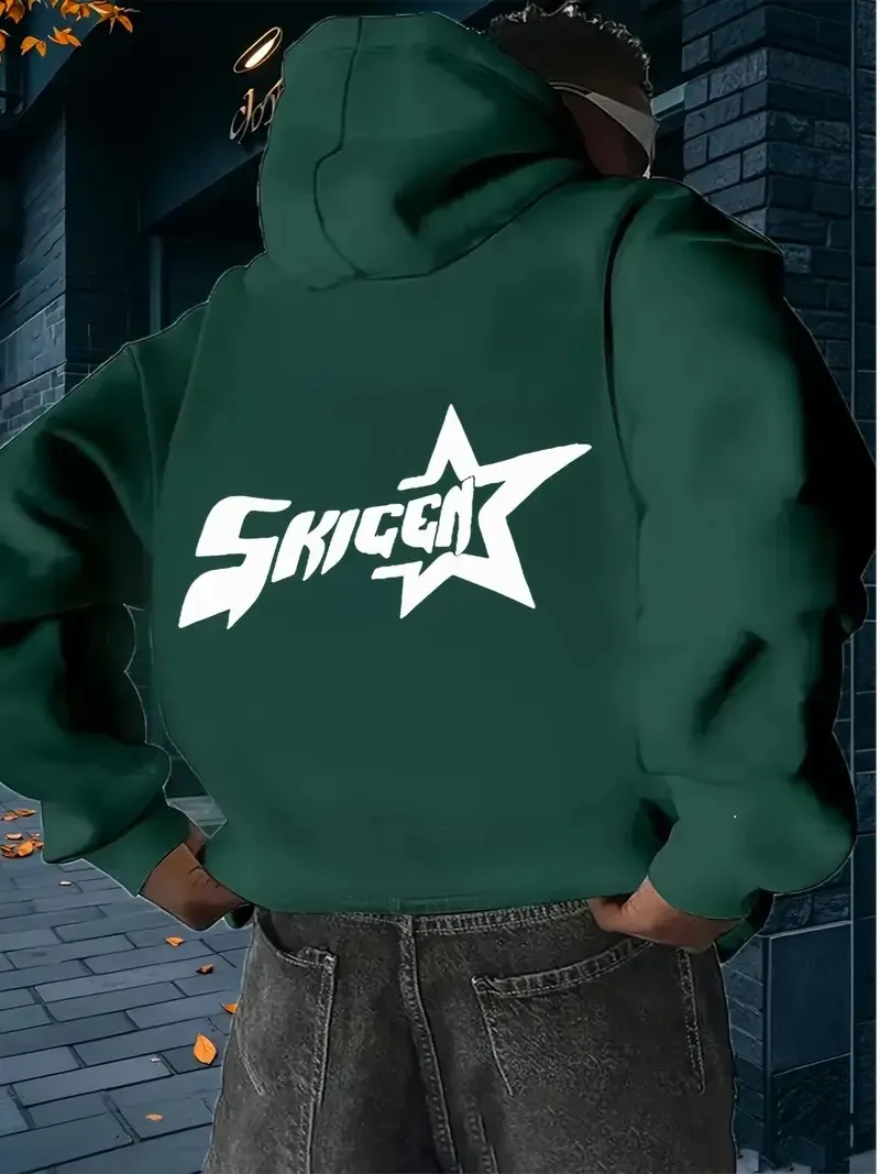 يتميز القميص الرجالي الجديد بقلنسوة لربيع وخريف 2025 بطباعة كاجوال عصرية ومريحة بنمط نجمة ثلاثية الأبعاد