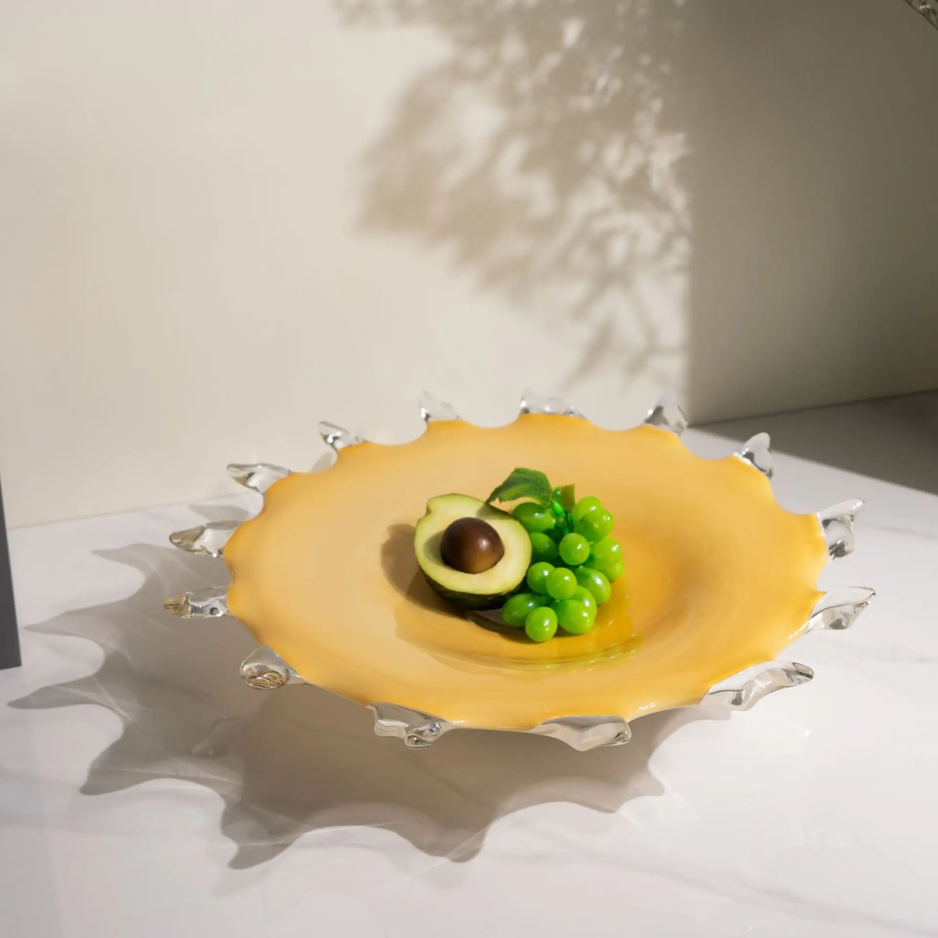 Light luxury high-end sense light yellow and white glazed fruit plate model house villa coffee table desktop decoration high-end