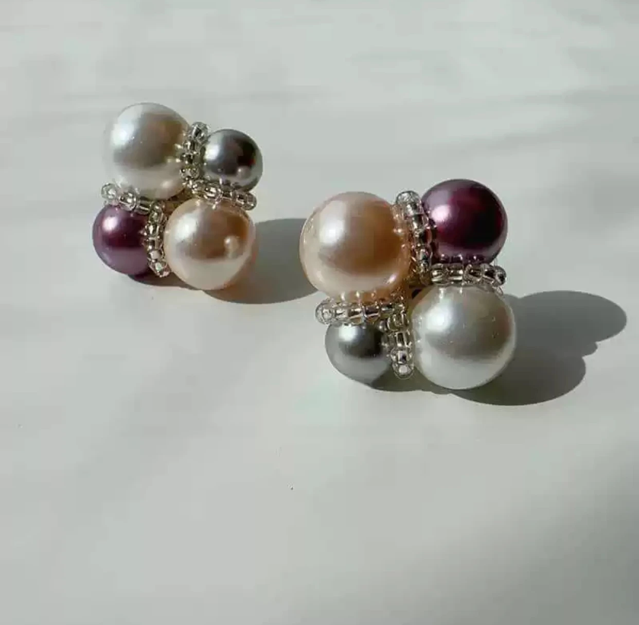 

1*2cm French sweet and elegant temperament earrings, individual and fashionable, pearls, diamond-shaped earrings, luxurious