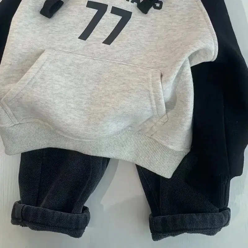 Autumn Winter Baby Boys Sweatshirt Plus Velvet Thicken Spliced Infant Boys Pullovers Letter Printed Warm Kid Toddler Boy Hoodies