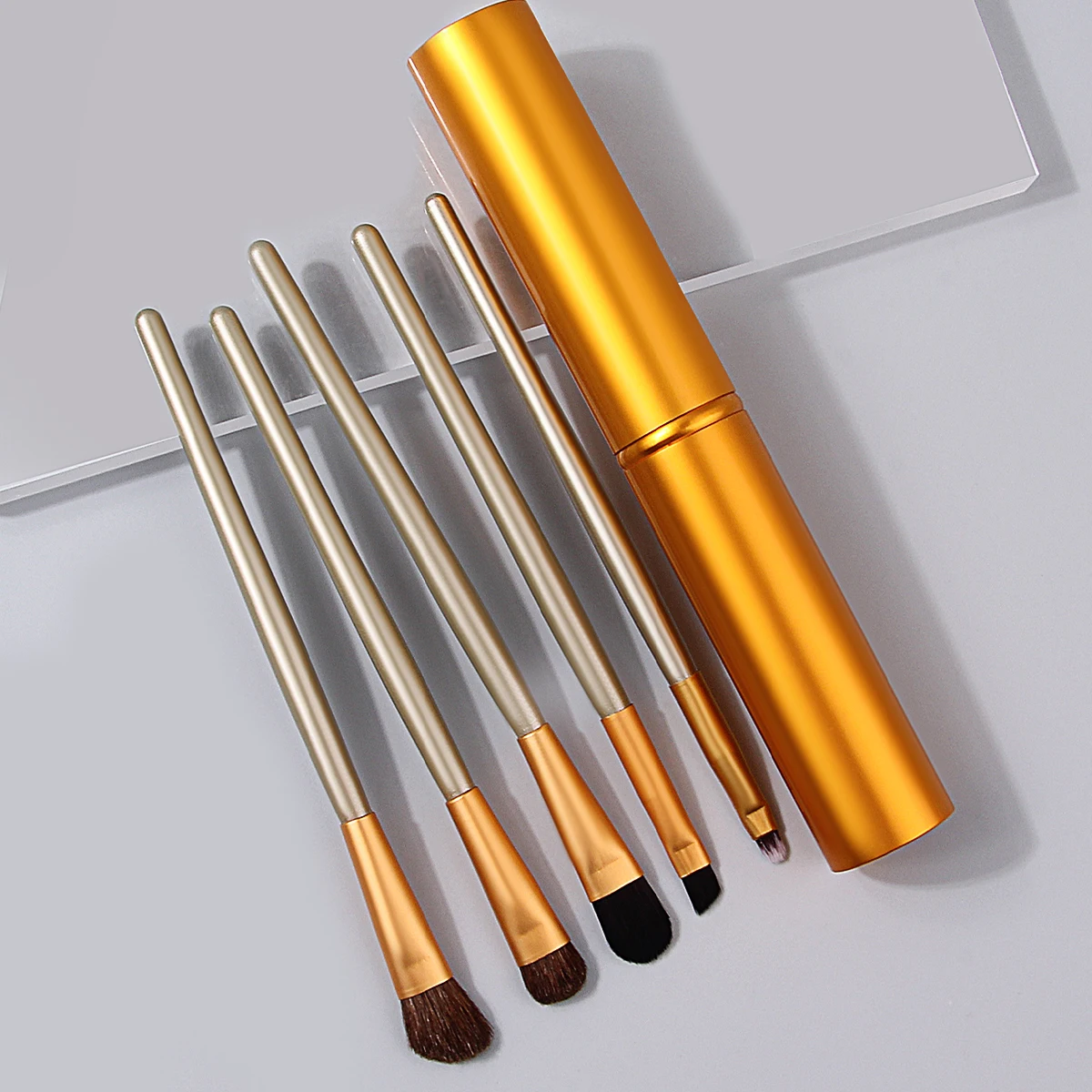 Juego de 6 brochas de maquillaje de ojos suaves multifuncionales con pinceles de tubo de aluminio para cumplir con todo tipo de necesidades de maquillaje de ojos