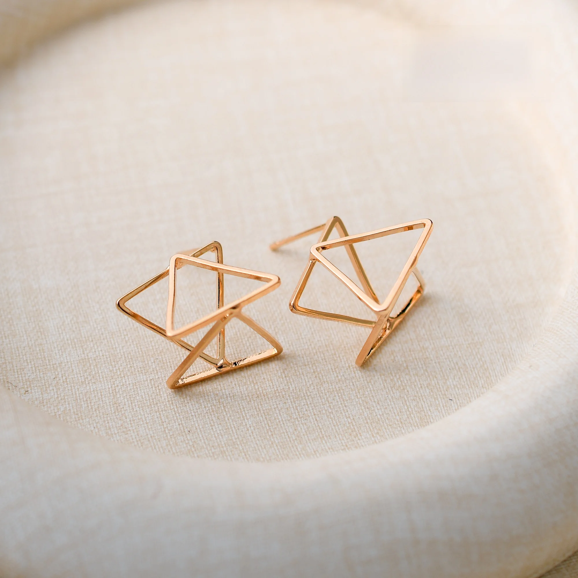 brincos-triangulares-de-cobre-banhados-a-ouro-14k-com-design-vazado-estilo-geometrico-joias-de-moda-diy-acessorios-para-orelha