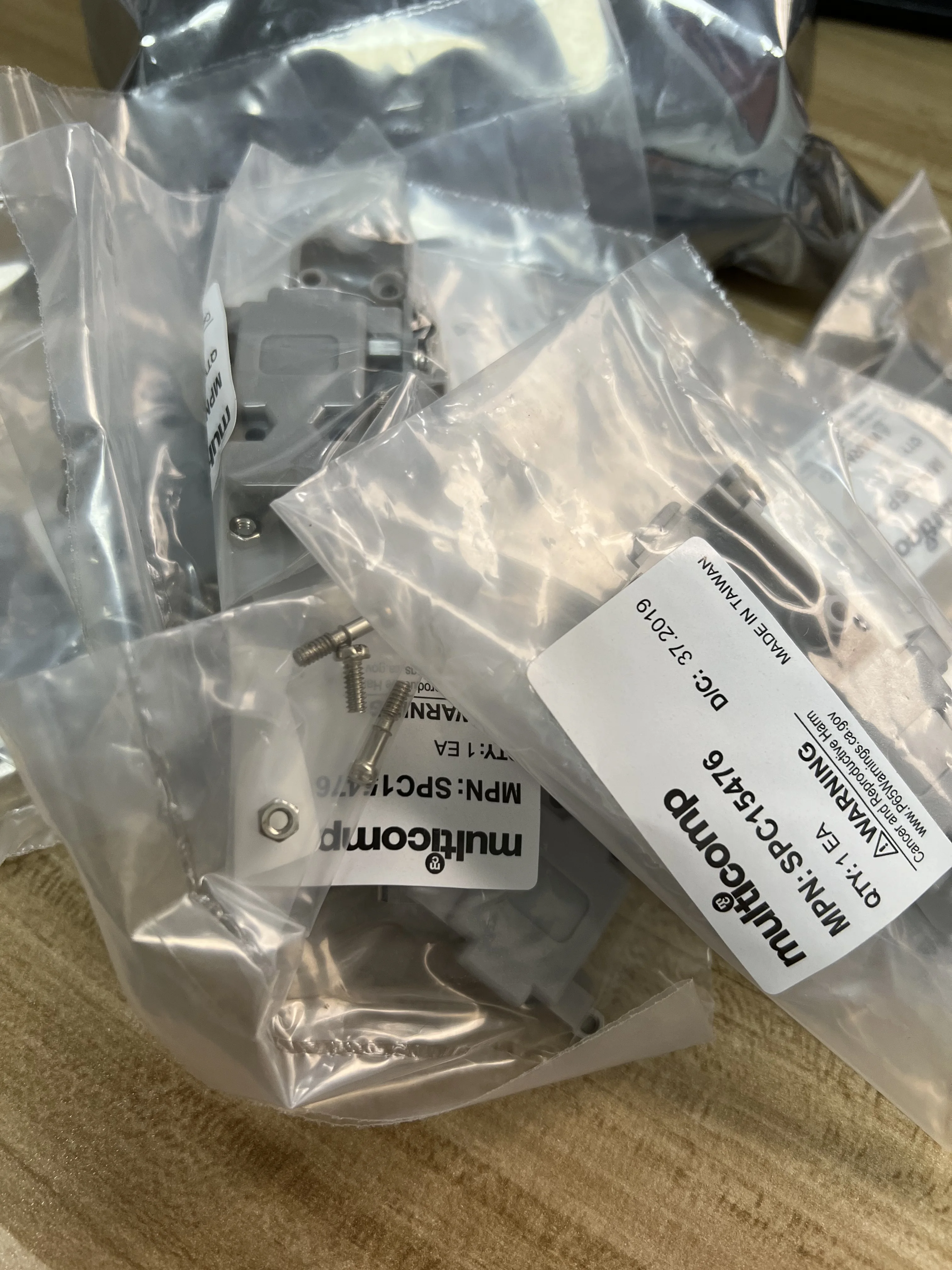 3PCS/LOT SPC15476 (D-Sub connector) in stock