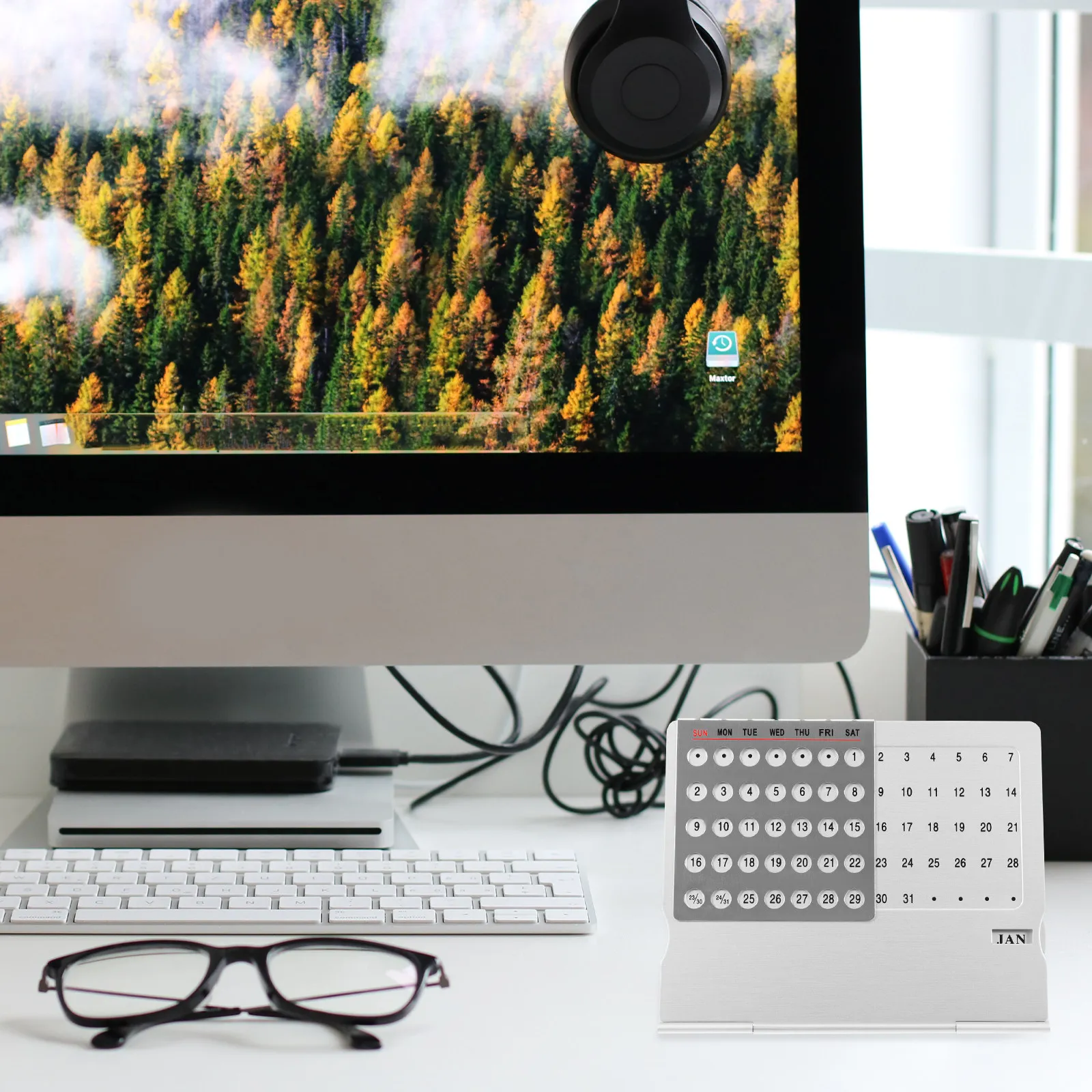 

Creative Ultra Thin Metal Desk Calendar Compact Perpetual Calendar for Office Classroom Home Desk Accessories Date Month Display