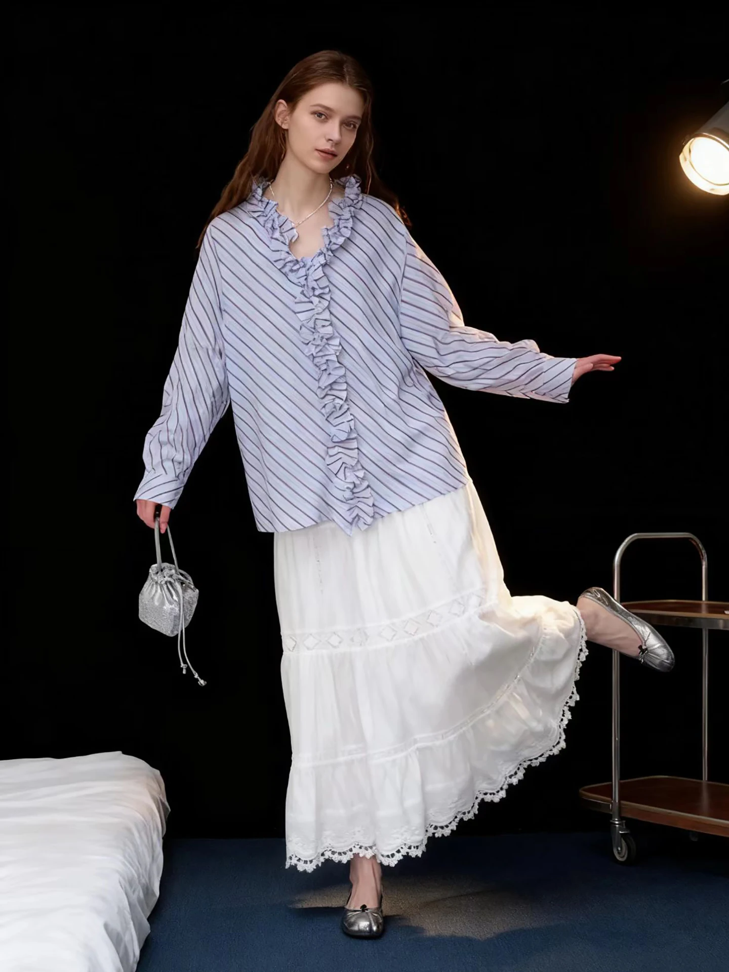 

Хлопковая свободная рубашка HUAAPPUW с V-образным вырезом, текстурированная, в полоску, весна 2026, новая, повседневная, деловая, для женщин