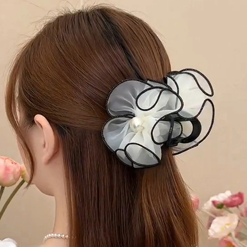 1 Uds. Pinza para el pelo de flor de malla, pinzas para el pelo elegantes con perlas en la parte posterior de la cabeza, Clip de tiburón y brotes para mujer, accesorios para el cabello para niñas