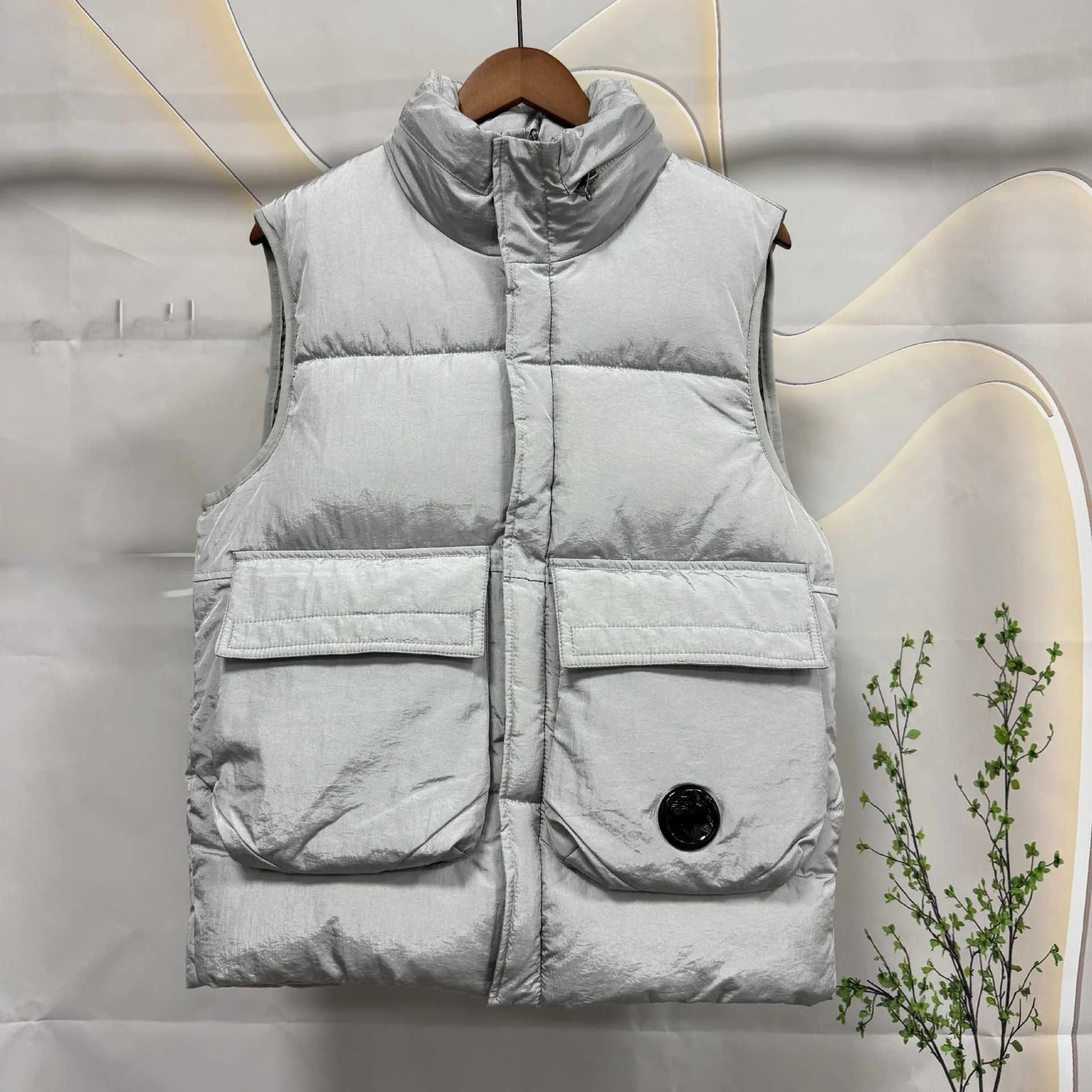 Classic Workwear Cotton Vest with Accordion Patch Large Pocket Insulated Zipper Closure Stand Collar Casual Style Men's Vest
