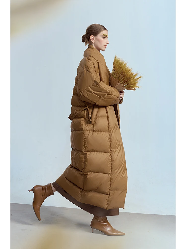 Amii معاطف طويلة للأسفل 2025 شتاء جديد دافئ مع حزام سستة أسفل سترة المرأة الخامس الرقبة طويلة الأكمام سميكة سترة علوية 12424002