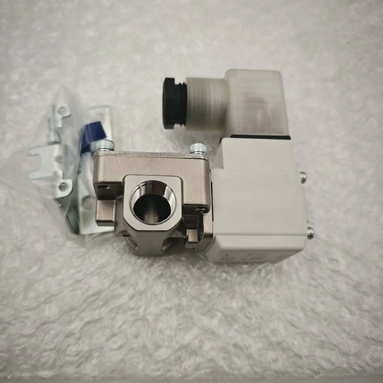 

Original SMC New Genuine pilot Solenoid Valve VXD232EZ2AHXB Two-way Solenoid Valve