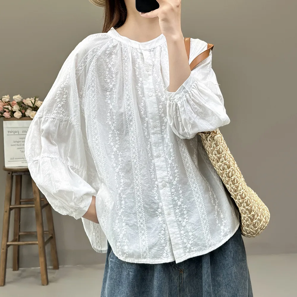 Nuova camicia con maniche a lanterna in cotone primaverile 2025, ricamo da donna, camicetta ampia con temperamento francese vintage Mori Girl T54113CC