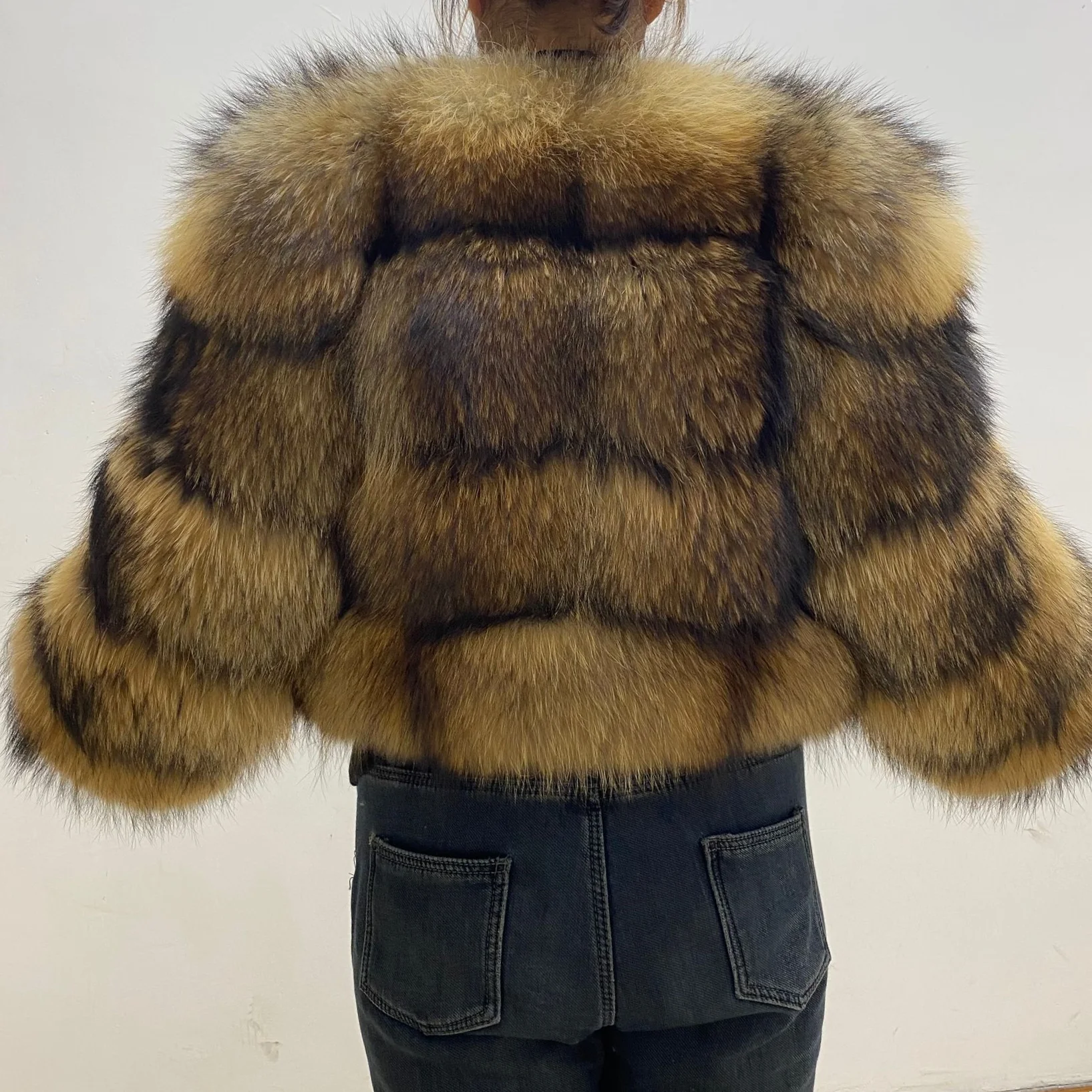 Women's ultra warm winter fur clothing, fashionable style of coon dogskin leather fur coat with thick fur, natural fox fur leath