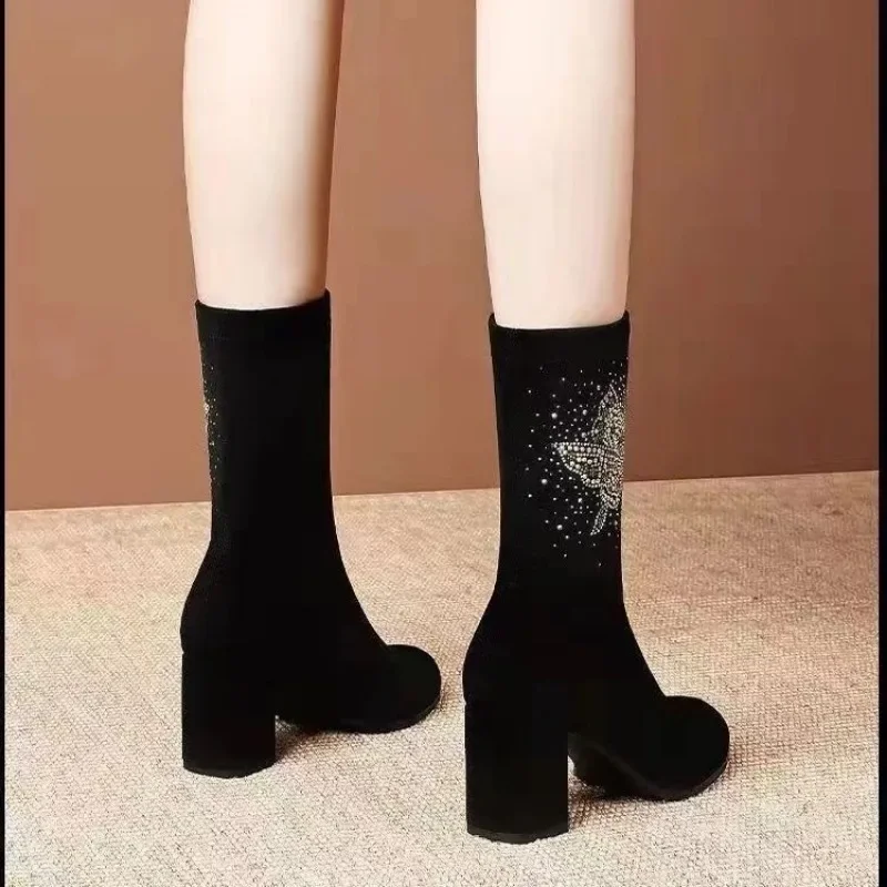 Quente strass design moda sapatos femininos 2024 camurça preta botas elásticas clássico dedo do pé apontado senhoras sapatos de salto bloco