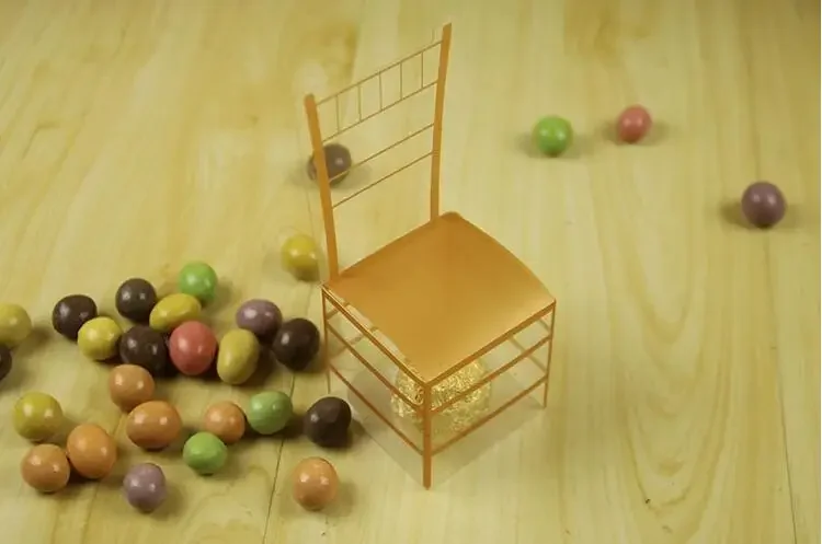 

Creative PVC Golden Chair Sugar Wedding Party Supplies Favor Holders European Royal Wedding Favour Candy Box Gift Bag