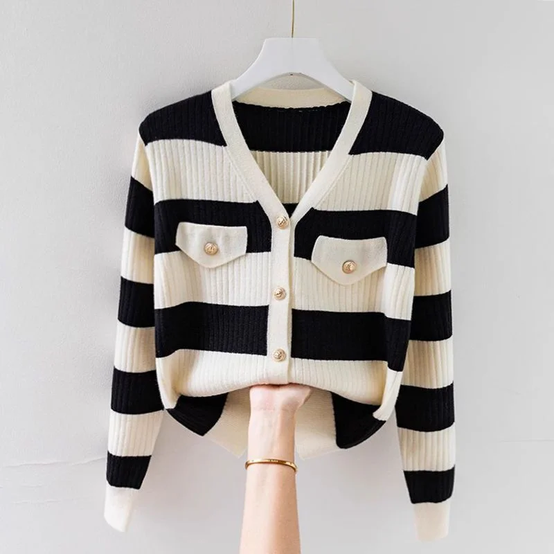 

Sweater Women's Autumn Winter Retro V-neck Contrasting Striped Sweater Design Long-sleeved Top