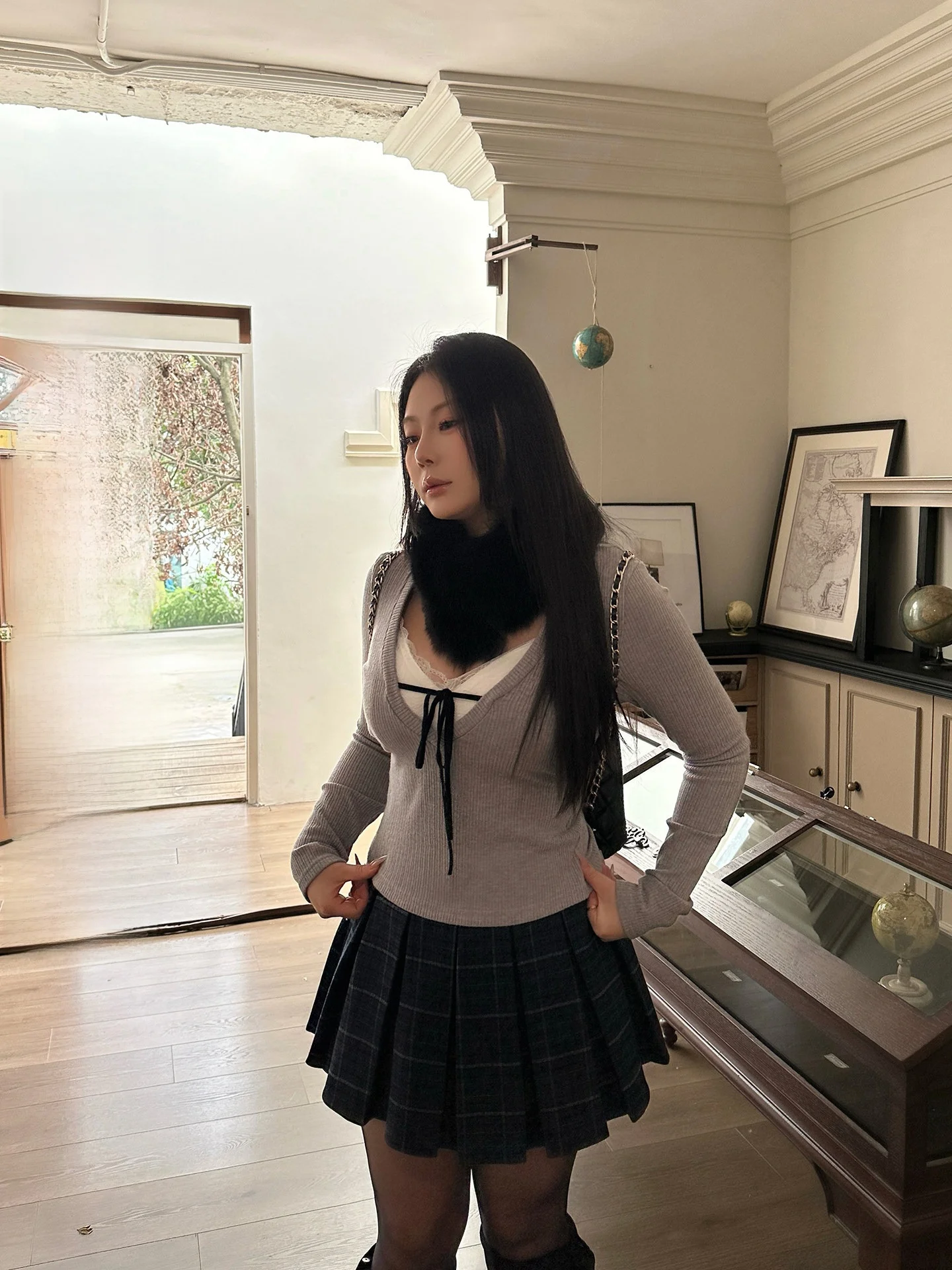 

Женский трикотажный топ Spicy Girl с кружевными вставками и V-образным вырезом, имитация двухслойности, мягкий, осенний, с длинным рукавом, для повседневной носки