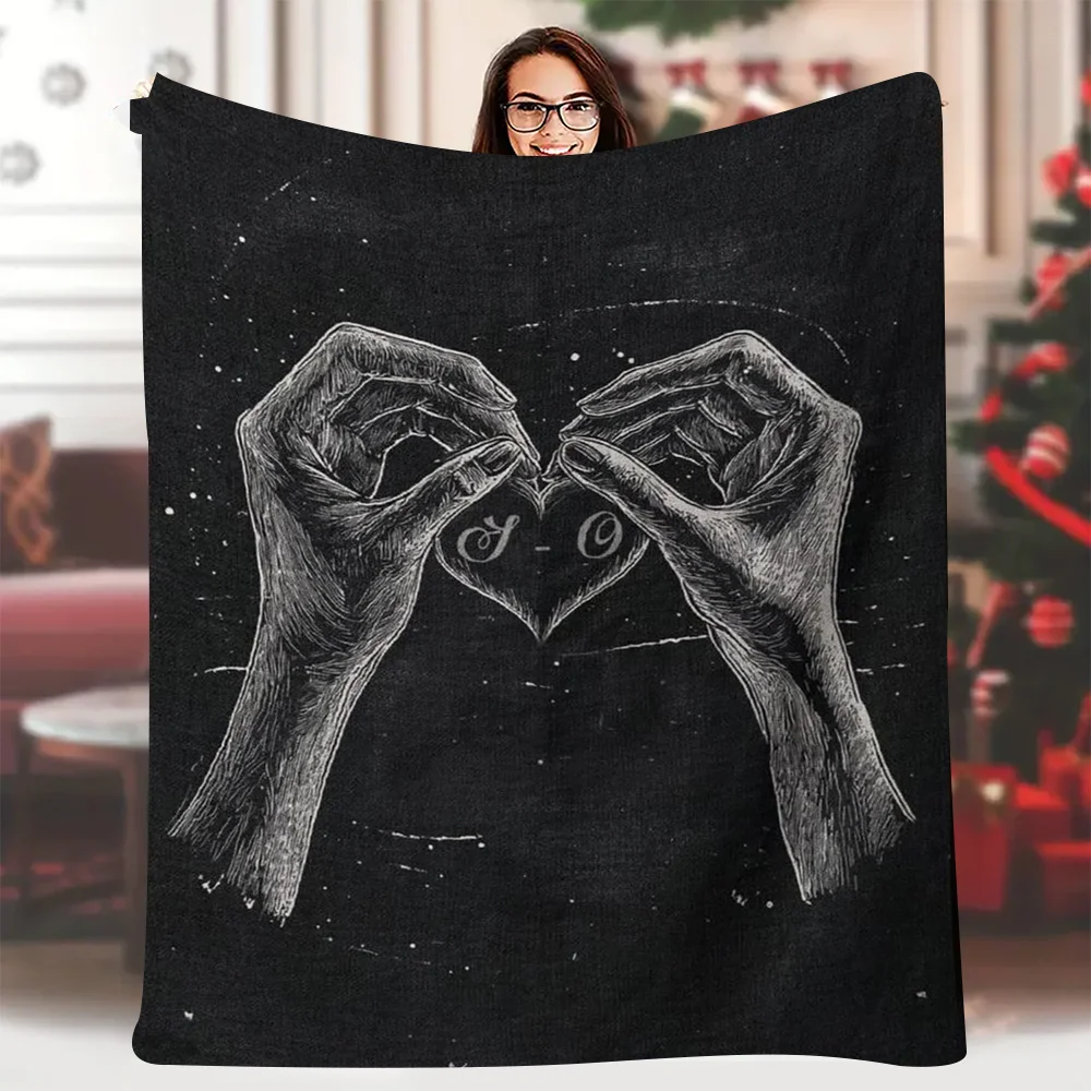 Extra Large Gothic Love Blanket 60x80 Inch - Dark Romance Heart Design, Super Soft & Cozy for Sofa or Camping, Machine Washable