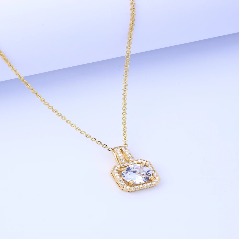 Japanese and Korean Trendy Women's Jewelry: Geometric Square Zircon Pendant Necklace, Titanium Steel Clavicle Chain Decoration