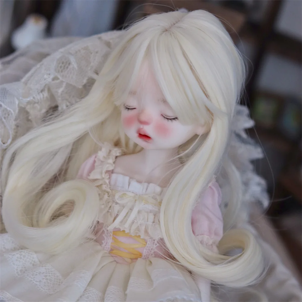 Peruka dla lalki 1/6 pasująca do głowy lalki BJD o obwodzie 15-17 cm, długie złote kręcone włosy z grzywką, akcesoria dla lalek, bez lalki.