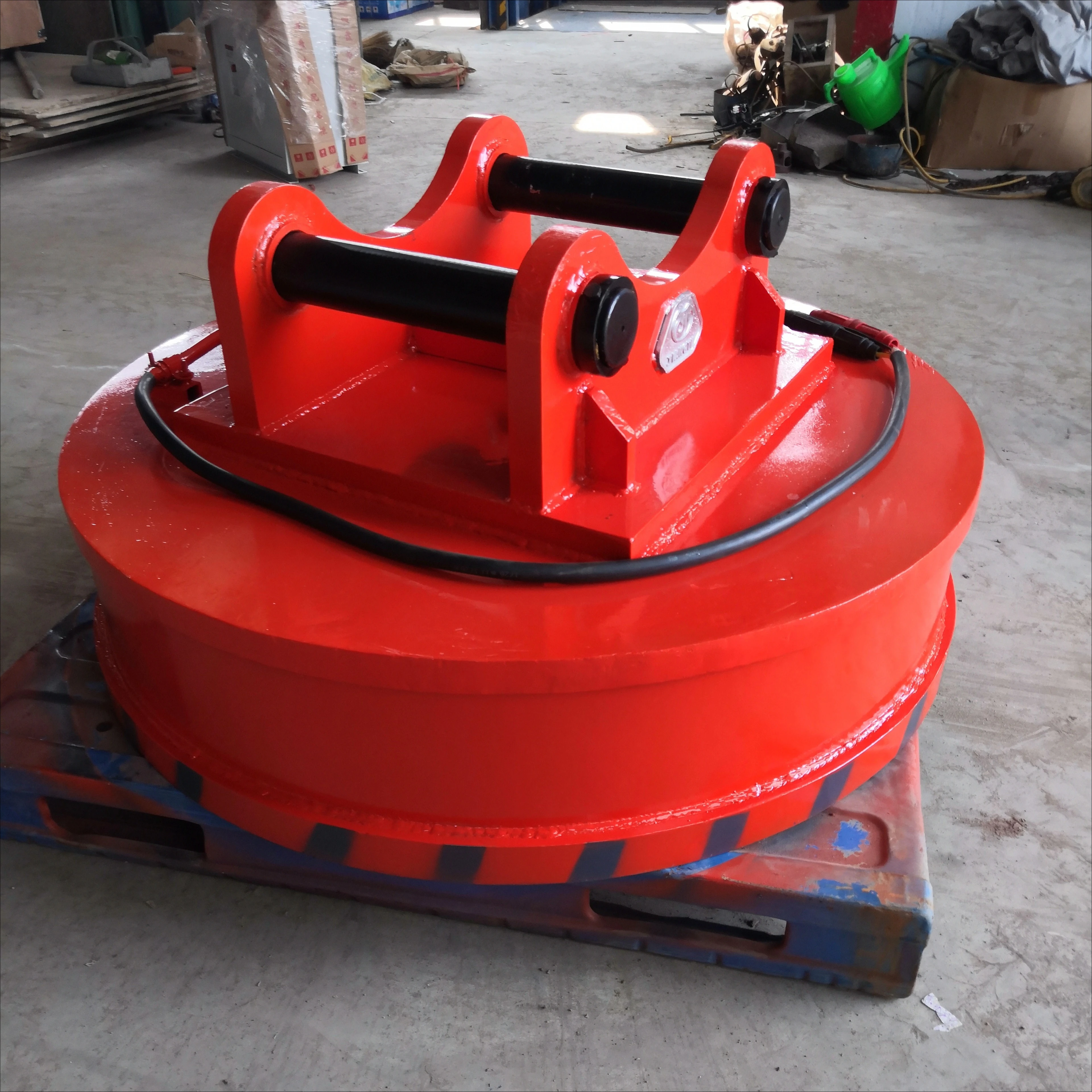 800mm 1000mm Diameter Industrial Electromagnets Circular Lifting Magnet Hydraulic Magnet Lifting Device for Excavator