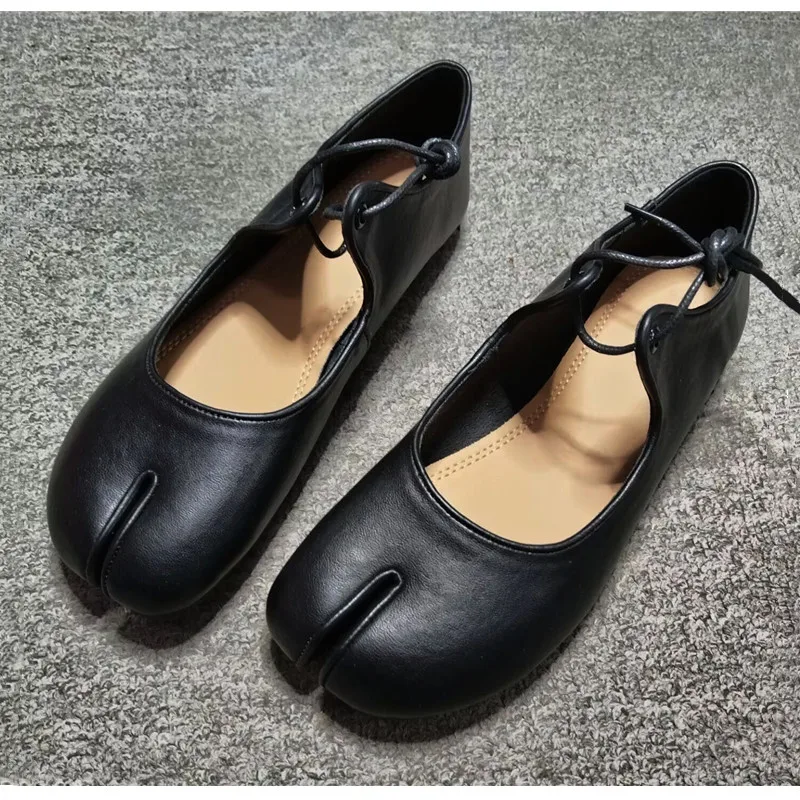 

Модные женские кожаные балетки с раздельным носком, удобные туфли Мэри Джейн с мягкой подошвой, лоферы таби для прогулок, повседневная уличная обувь для девушек