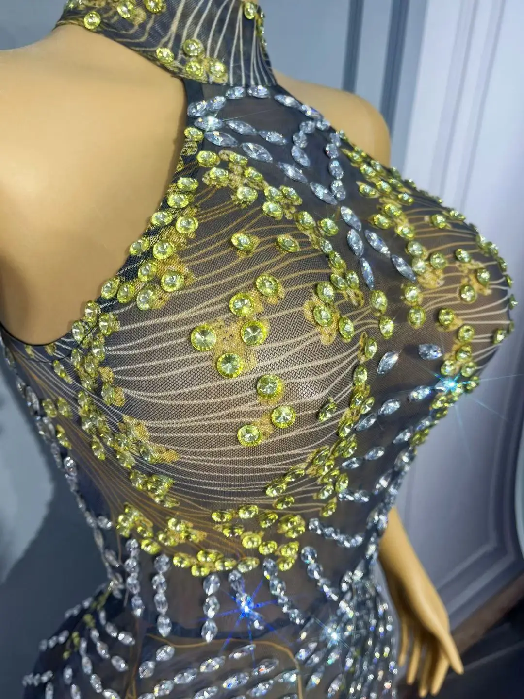 Abito lungo fino al pavimento con strass scintillanti Abito da sera sexy a sirena in rete trasparente Gala Prom Tappeto rosso Couture formale Jinsixiye