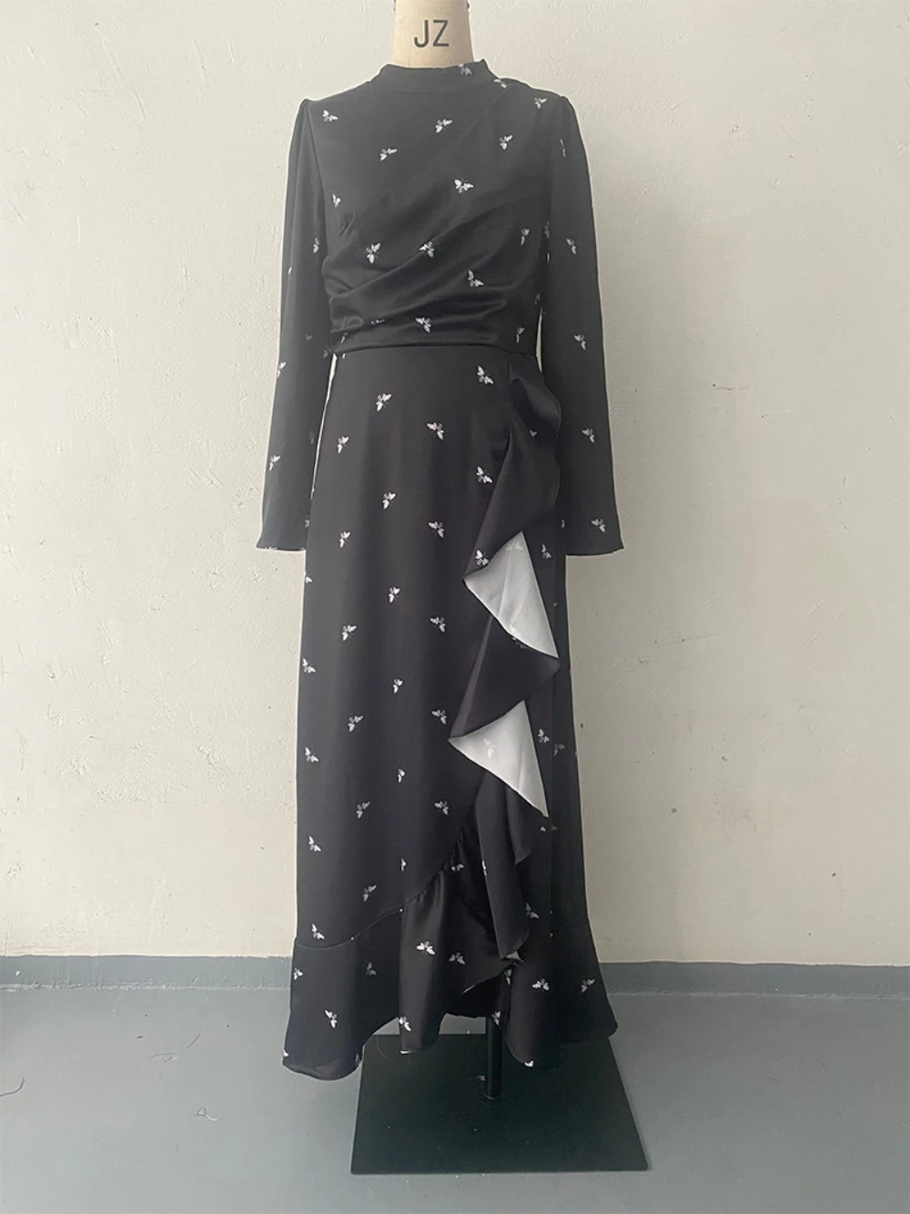 Rüschenes schwarzes High-Neck-Abendkleid, romantisches Partykleid mit langen Ärmeln, klassische Alltagskleider für Frauen, auf Lager