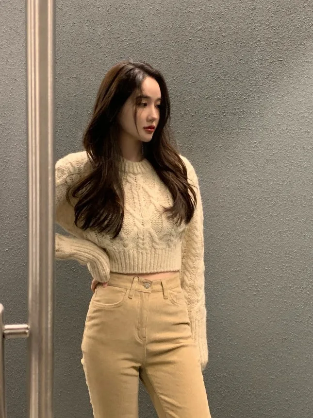 

Осенний укороченный вязаный свитер с высокой талией для женщин: шикарный винтажный топ с круглым вырезом и узором «косы», модная женская вязаная одежда для осени