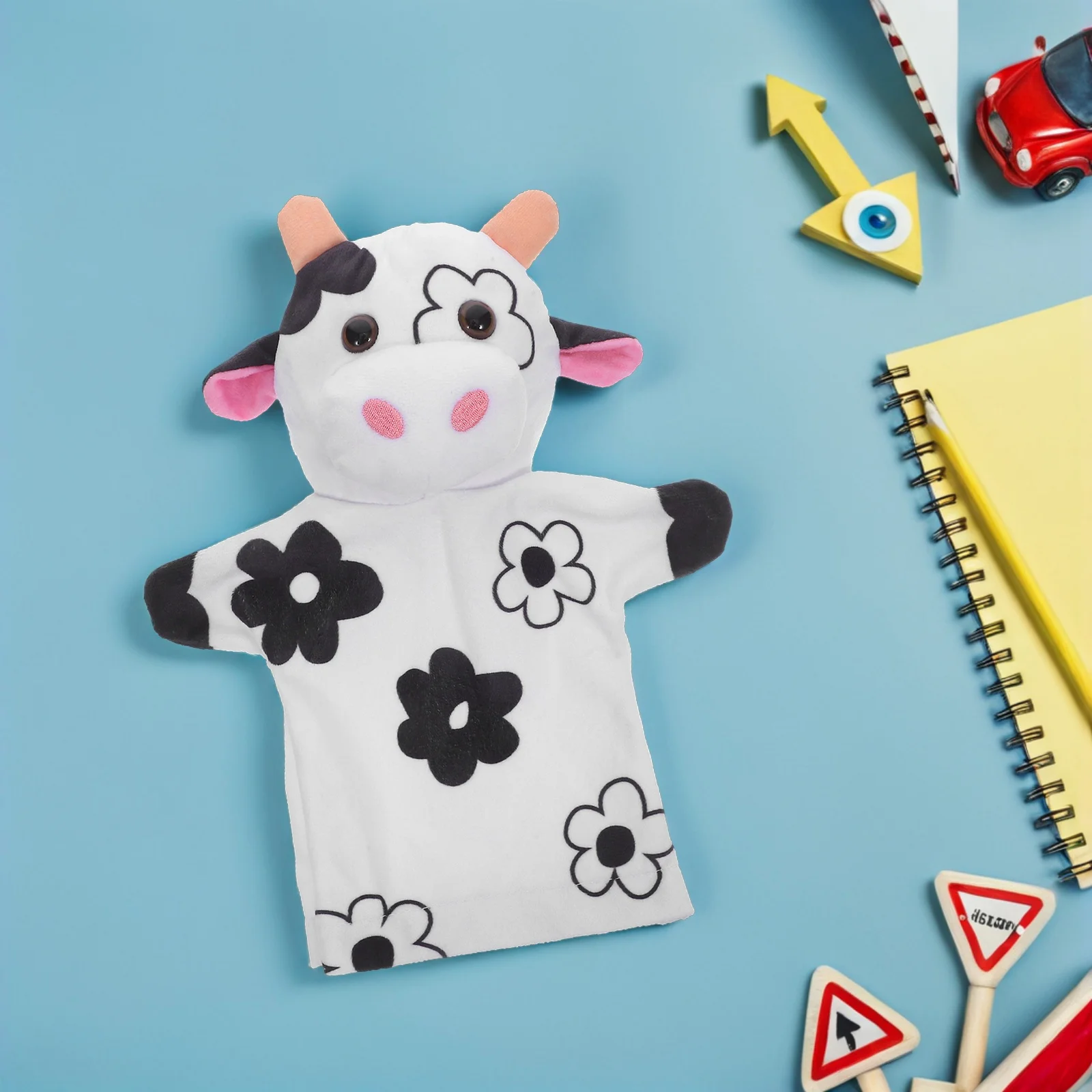 Handpopset met boerderijdieren Schattig koeontwerp voor interactief verhalen vertellen Fantasiespel Vroeg leren in de klas