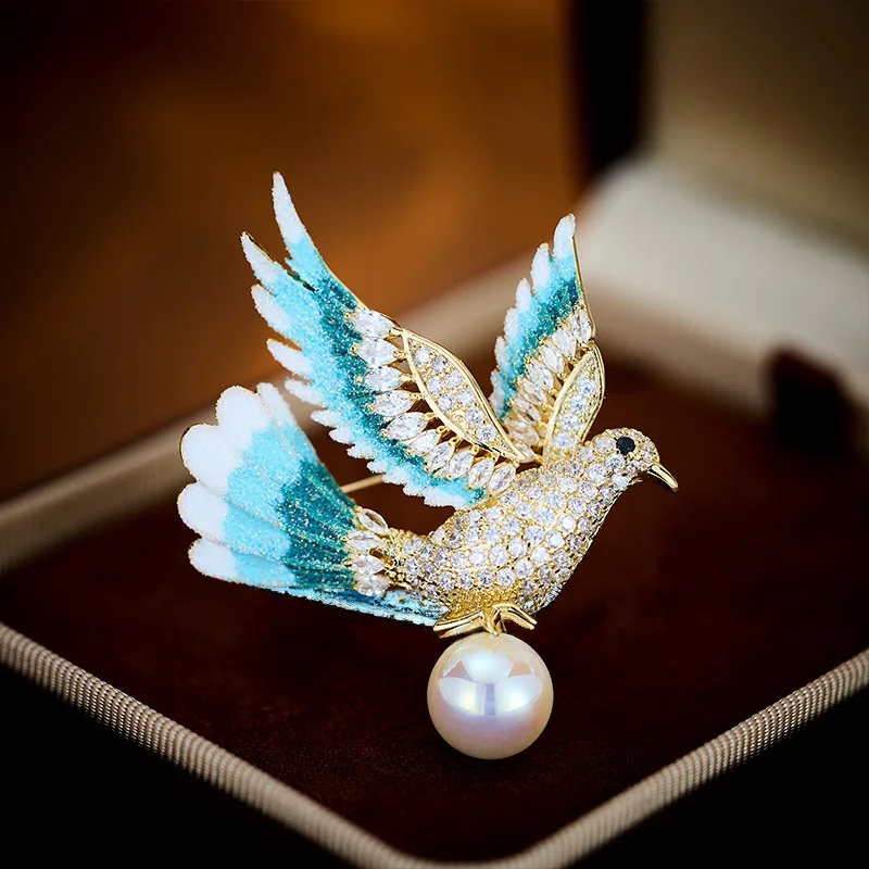 

Retro painted doves of peace, slightly inlaid zircon pearl brooch, a niche and high-end brooch