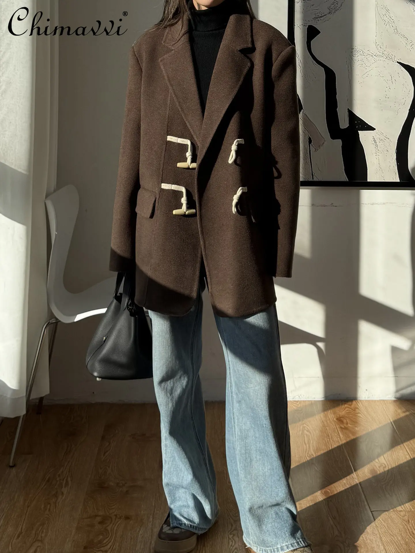 

Высококачественное коричневое двустороннее шерстяное пальто с деревянными пуговицами, модный короткий пиджак с длинными рукавами, шерстяная куртка верблюжьего цвета с обычными плечами