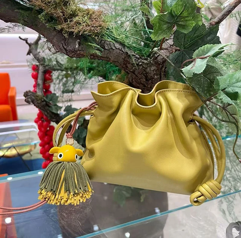 

2025 Fashion Light Luxury Style Advanced Luggage Accessories Keychain Metal Leather Fashion Trend Car Keychain Creativity