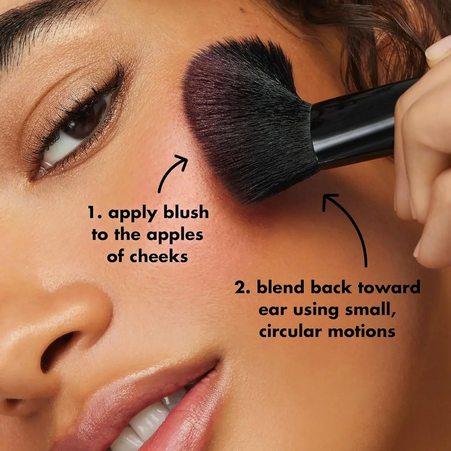 斜めチークブラシ、彫刻のような顔のメイクアップブラシ、クリーム、リキッド、パウダーチーク、ブロンザーなどに最適、ヴィーガン