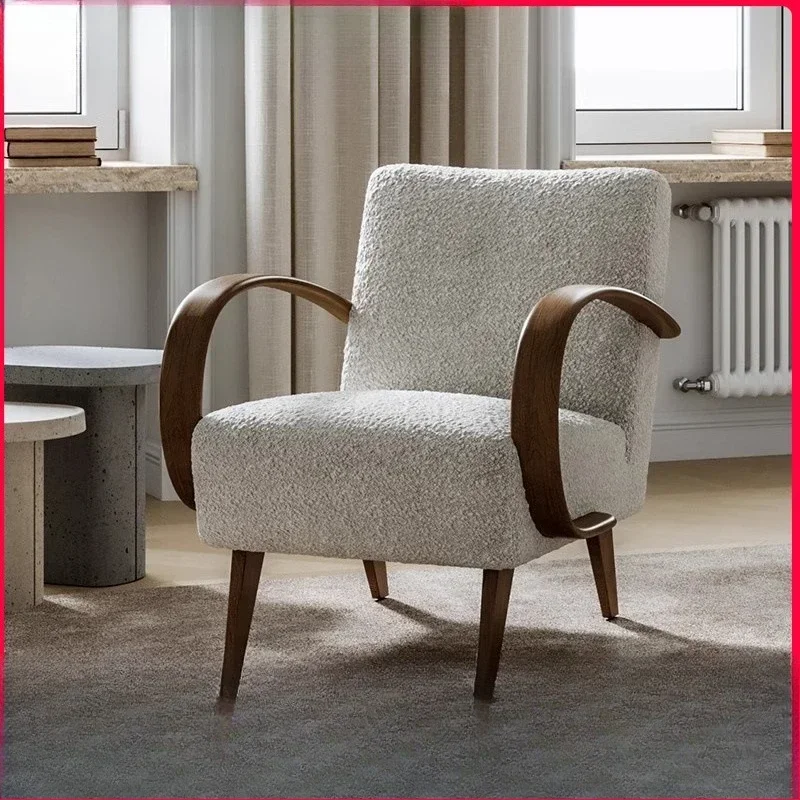 Italienischer lässiger Einzelstuhl, große und kleine Wohnung, Sofa-Stuhl im Wohnzimmer, Schlafzimmer, im mittelalterlichen Designerstil