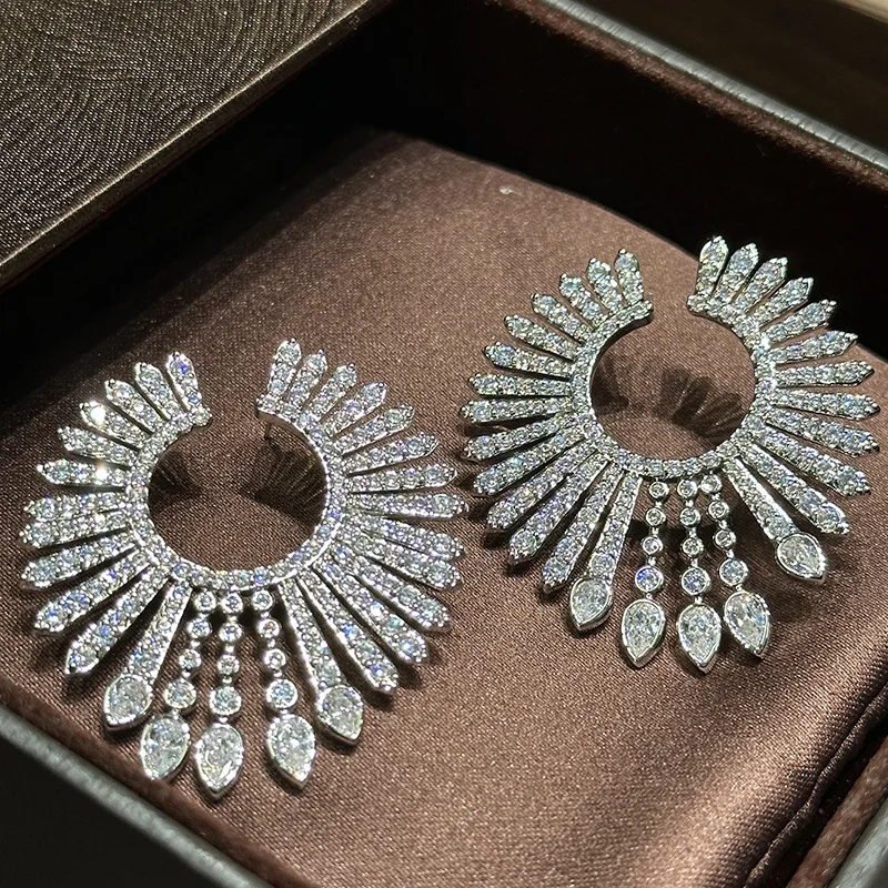 High-end Exaggerated Metal Geometric C-shaped Diamond Fan-shaped Line Earrings  for Attending Banquets and Parties