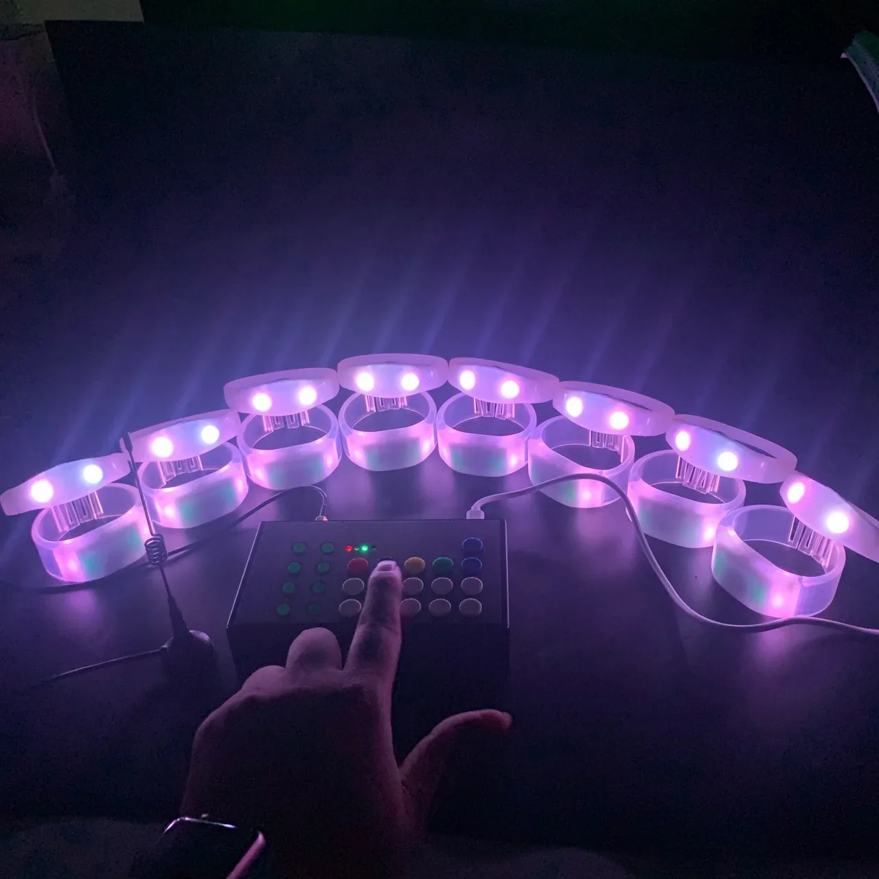 

100/500/1000pcs LED Silicone TPU Bracelets With 24Keys 8 Area 400 Meters 433.92MHz Remote Control Wristbands for Party Wedding