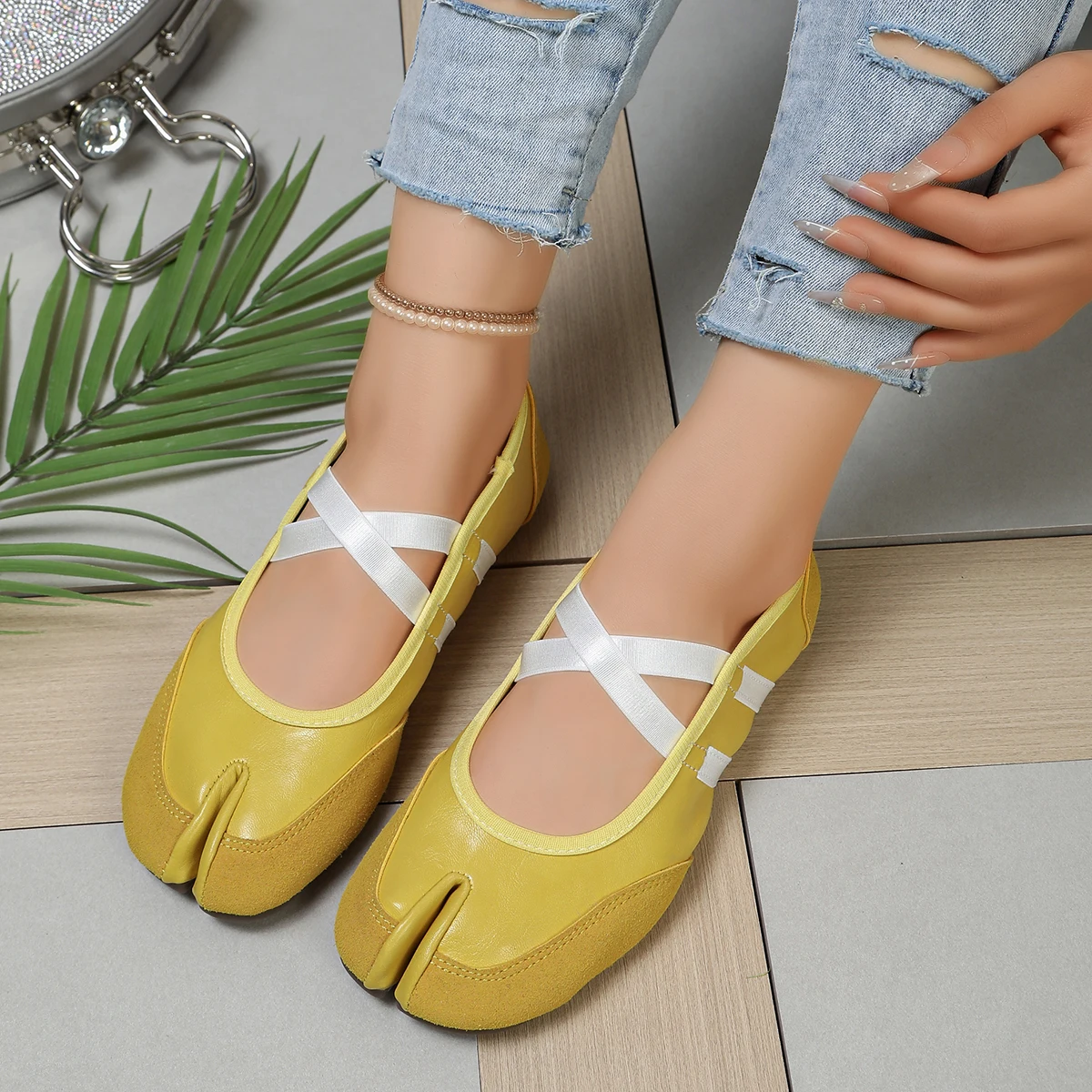 Flache Schuhe mit Kreuzriemen für Damen, lässiges Modedesign, Mary Jane Schuh, Slip-on, geteilte Zehenpartie, Ballett-Trainer, Sommer 2026, elegant, neu – Detail 22