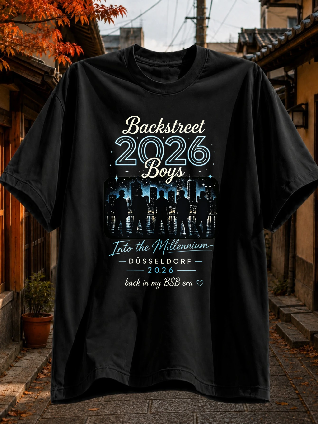 T-shirt Backstreet 2026 Boys Düsseldorf, Silhouettes de la skyline du Millénaire avec des étoiles et un retour dans mon art des souvenirs de concert de l'ère BSB.
