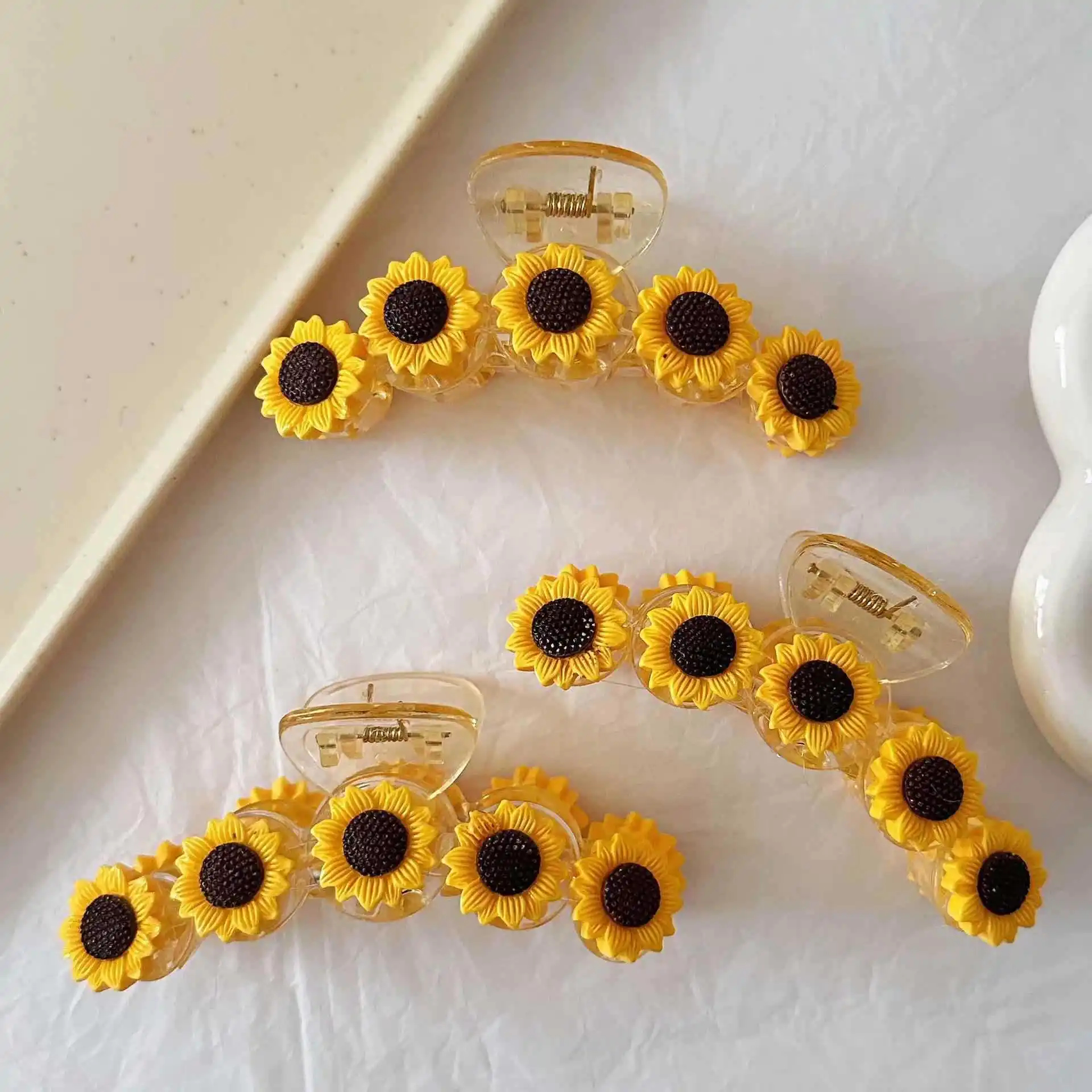 

Women's Sunflower Hairpin Cartoon Little Boss Grab Kawaii Girls Fashion Funny Shark Hairpin Simple Hair Accessory Yellow Color