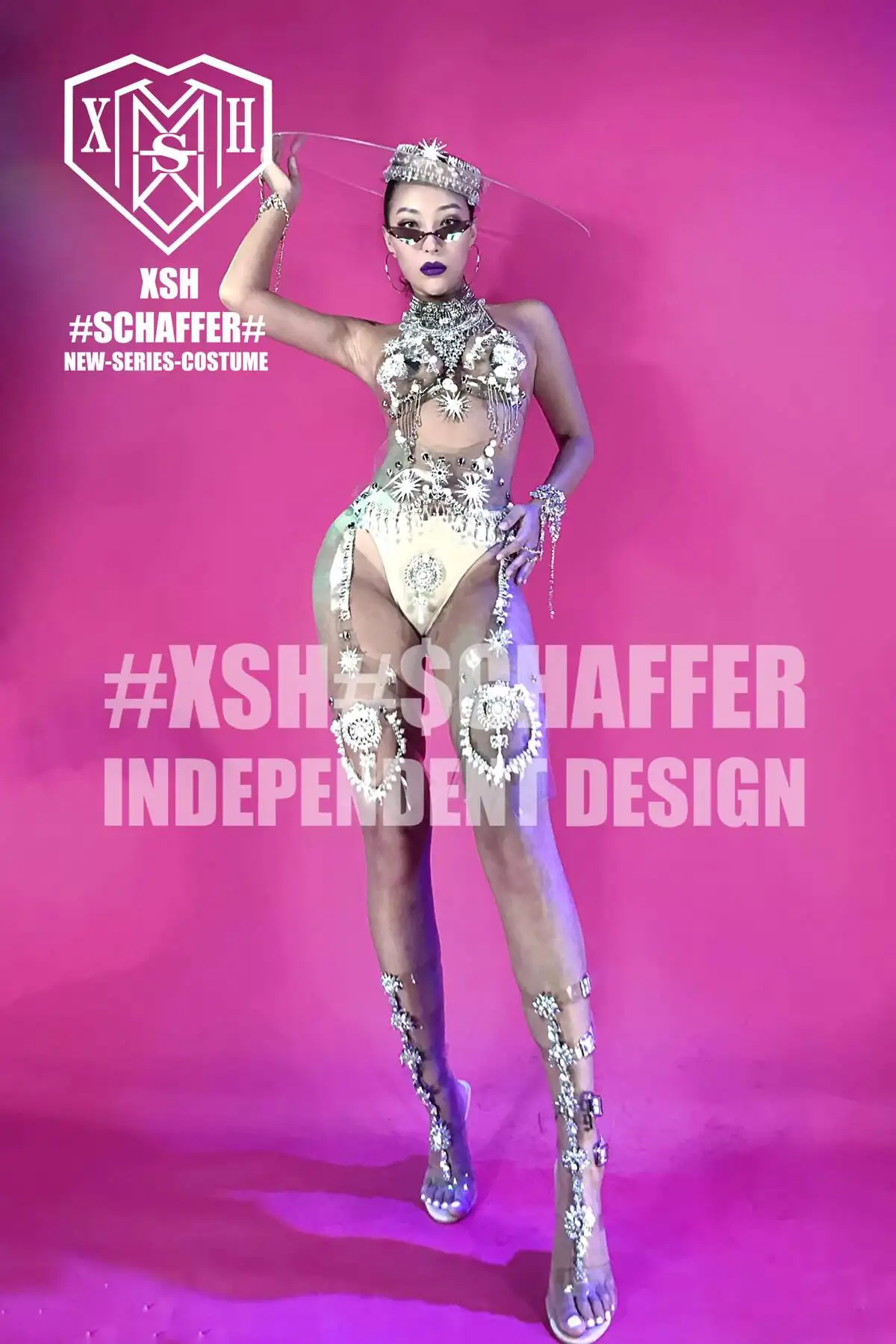 

Сексуальный прозрачный кожаный костюм с кристаллами для выступлений на Хэллоуин, для певиц, модных альтернативных выступлений, на заказ, для ночных клубов, баров, гоу-гоу, женский