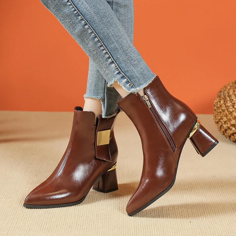 

Sharp pointed short tube women's boots 2025 winter warm and velvet thick heel high heels British style side zipper women's boots