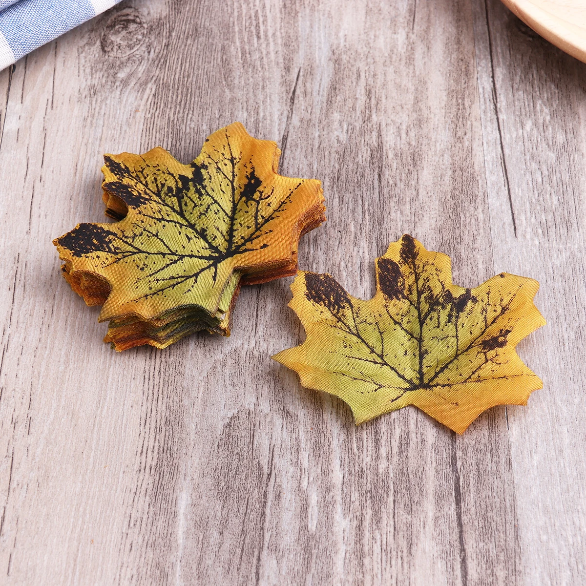 

50Pcs Artificial Maple Leaves Cloth Fake Maple Leaves Simulation Props for Party Wedding Decoration (Green & Brown)