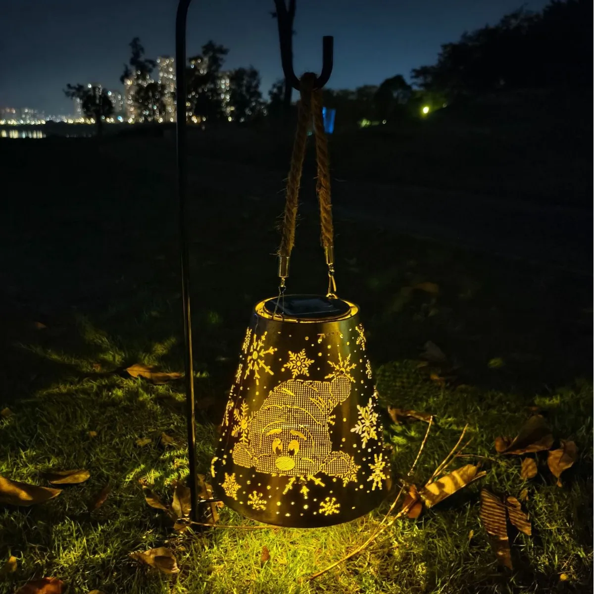 

Directly from the manufacturer Cross-border wrought iron solar light Projection light Garden lawn Outdoor decoration Hanging lig