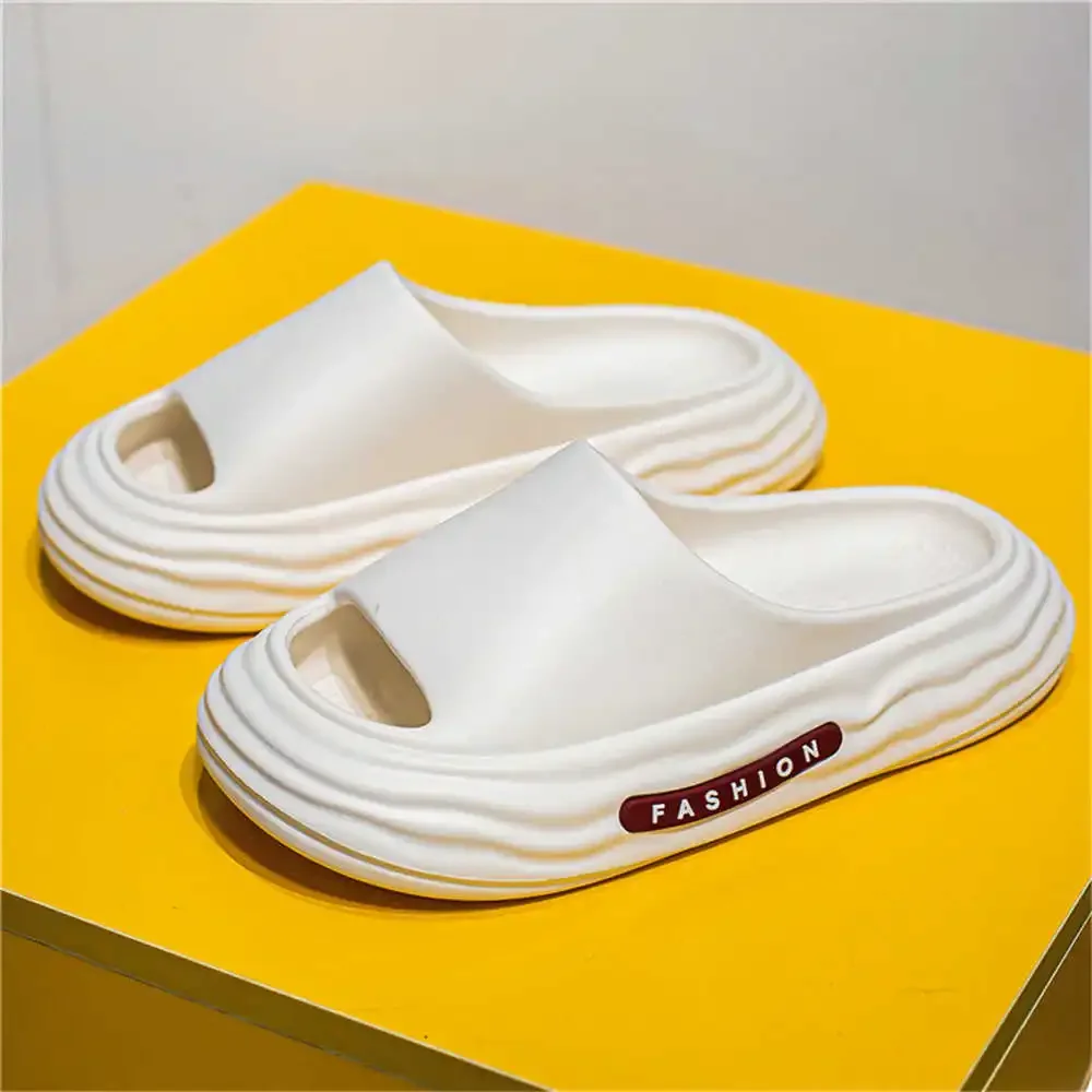 

Number 39 Number 41 Man Bath Sandals Non-slip Slipper Shoes Luxury Brand Sneakers Sports Raning Loffers Sports-et-leisure