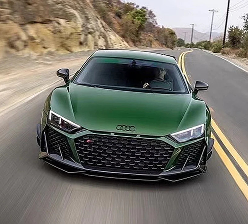 Suku Cadang Mobil R8 Telah Diubah Menjadi Performa Gaya Capr pada tahun 2016, 2017, dan 2018. R8 Dilengkapi dengan Depan dan Belakang B