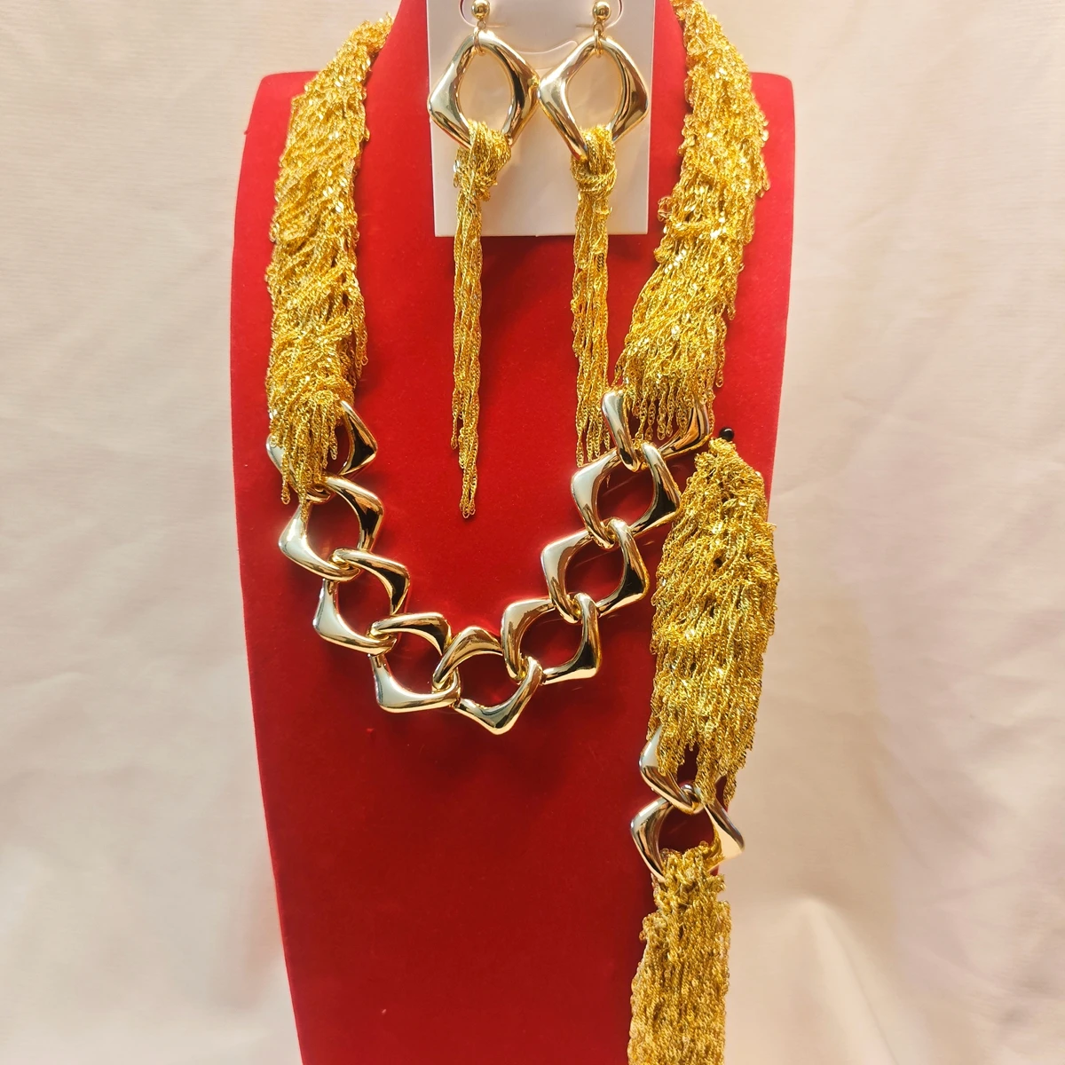 New Fashion High-end Dubai 24K Gold Plated Necklace Earrings Bracelet Delicate Wedding Party Jewelry Set for Beloved 555 view 2