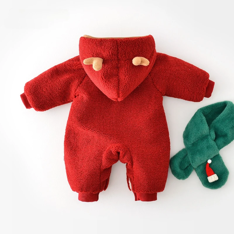 نمط عيد الميلاد لخريف وشتاء 2025 مع بذلة أطفال قطيفة وسميكة ووشاح مكون من قطعتين